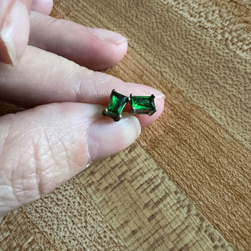 Elegant emerald and silver Green Stud Earrings